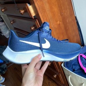 NWOT navy nike air zoom pegasus 37